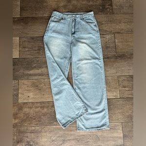 NWOT High Waisted Wide Leg Jeans in light wash Sz Large